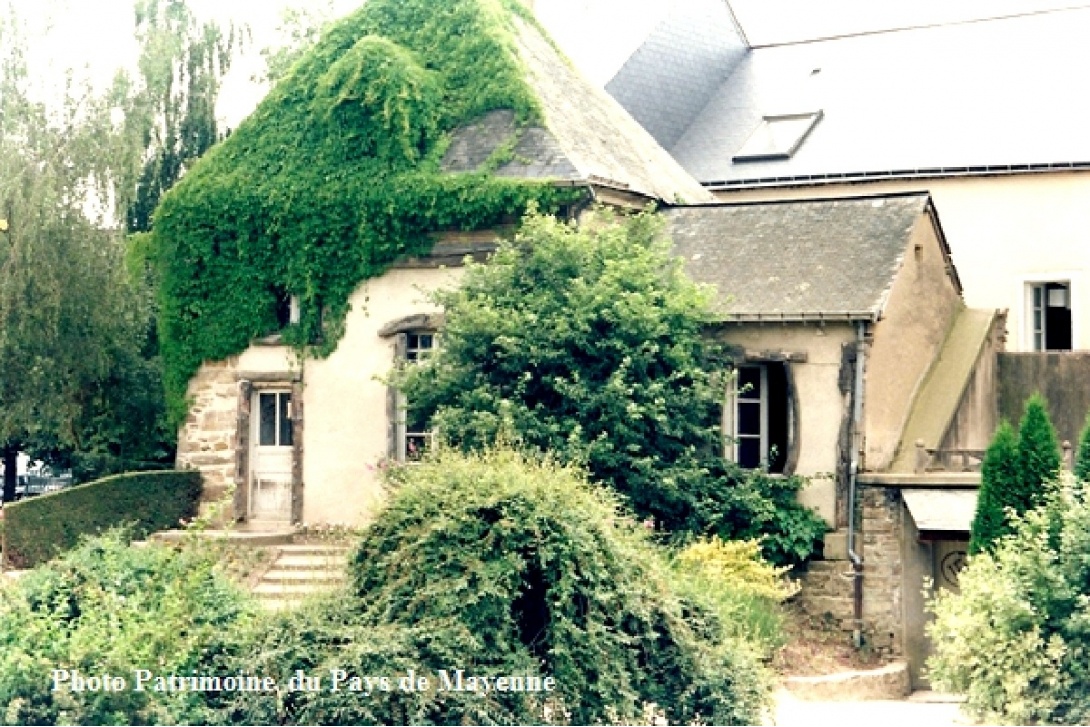 Mayenne - Maison dite "de Blanche-Neige", dans le parc du château