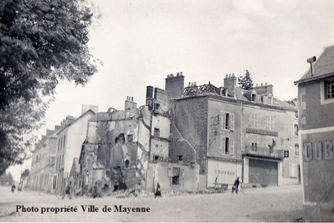 Bombardement de Mayenne - Bas de la rue Saint-Martin, "la Galère"