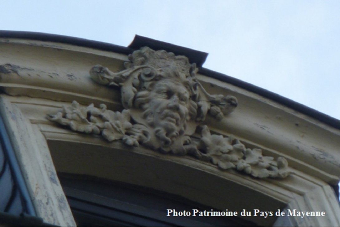 Ces têtes qui vous observent - Mayenne, Laboratoire d'analyses médicales Verdun de Loré