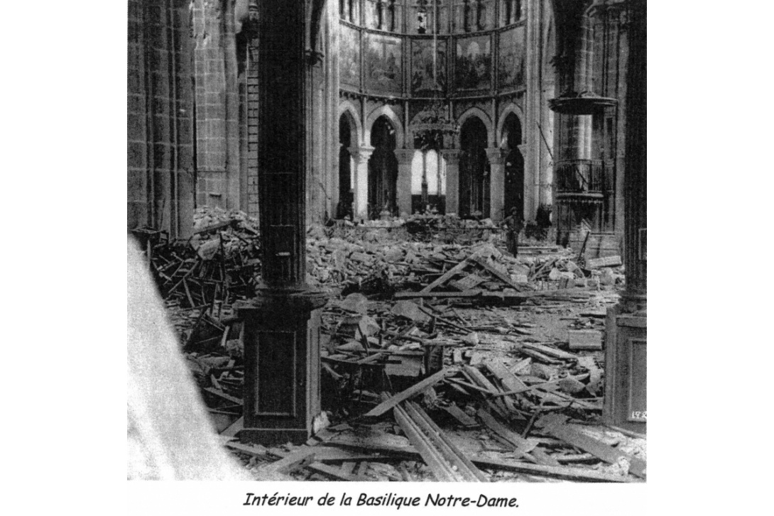 Intérieur de Notre Dame après le bombardement