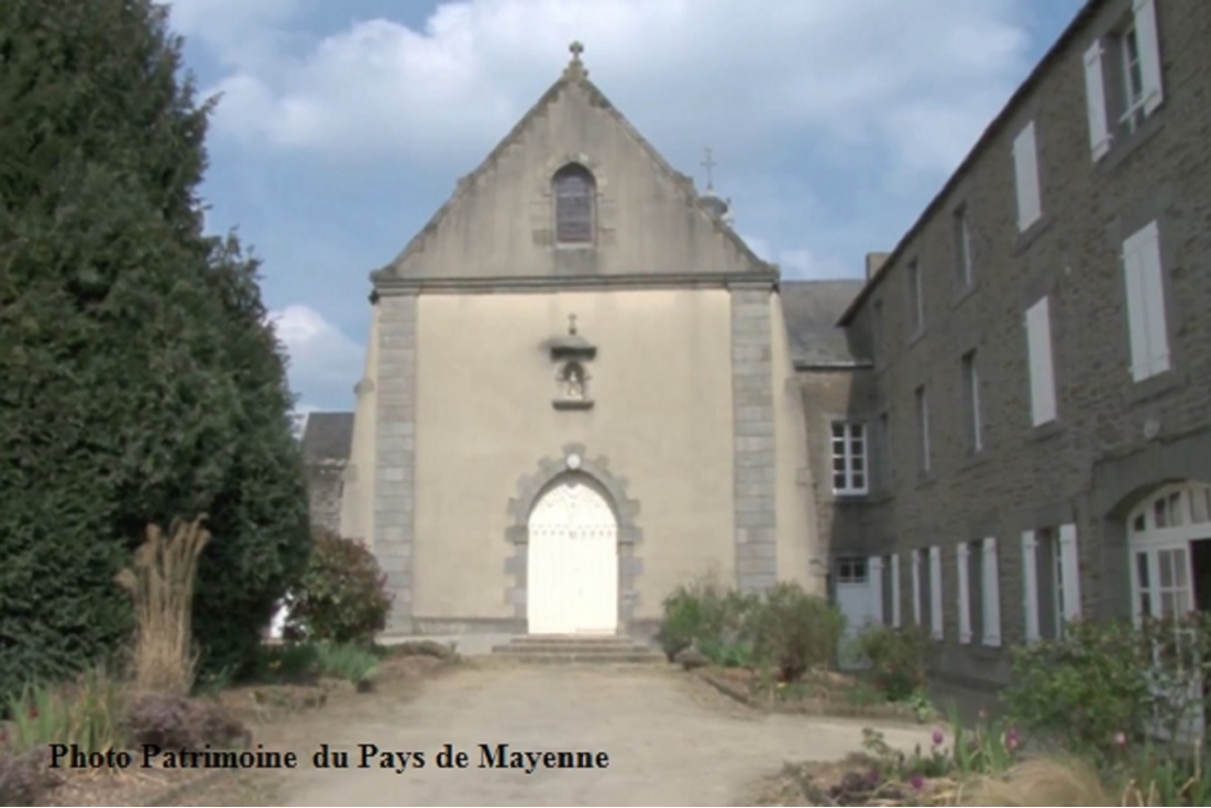 La Visitation de Mayenne - Cour d'accueil