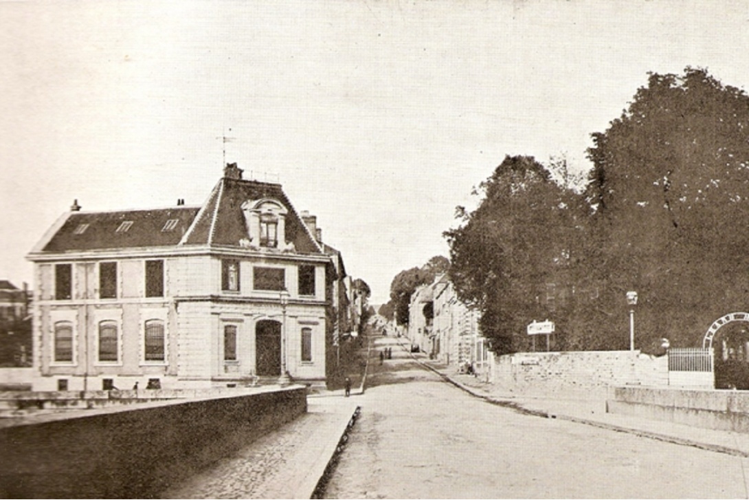 Vieux Mayenne - Hôtel de la Caisse d'Epargne