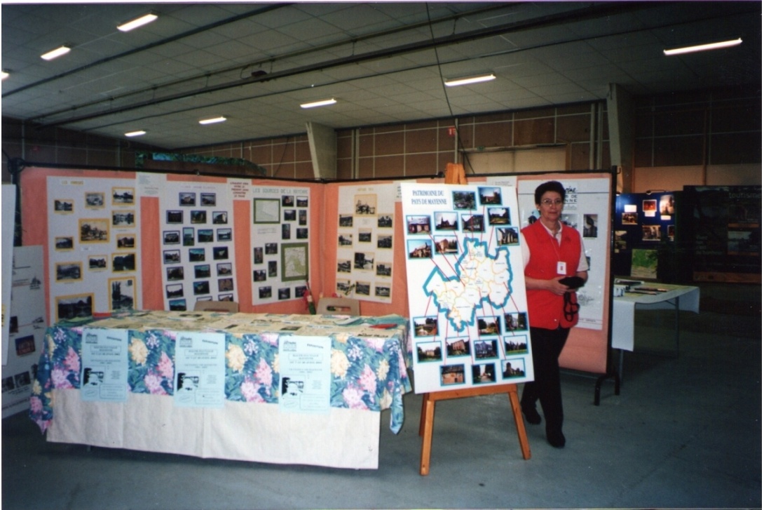 Laval, la Mayenne ce livre - Stand du Patrimoine du Pays de Mayenne