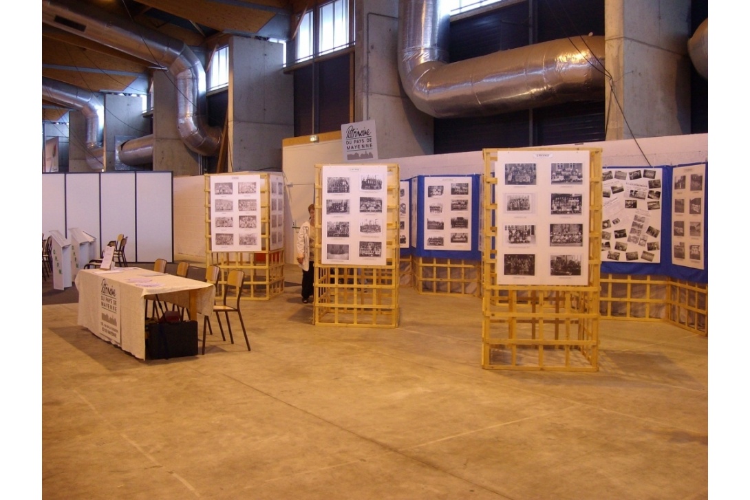 2010, Fête des Associations à Mayenne : Stand du Patrimoine du Pays de Mayenne, spécial photos d'école