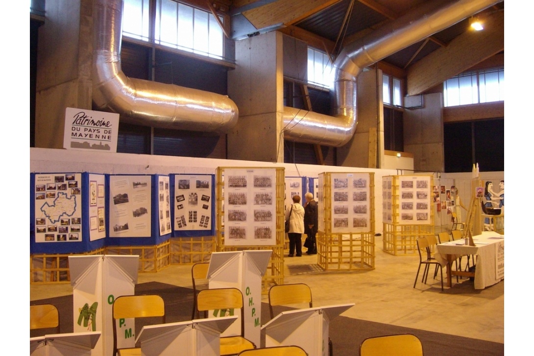 2010, Fête des Associations à Mayenne : Stand du Patrimoine du Pays de Mayenne, spécial photos d'école