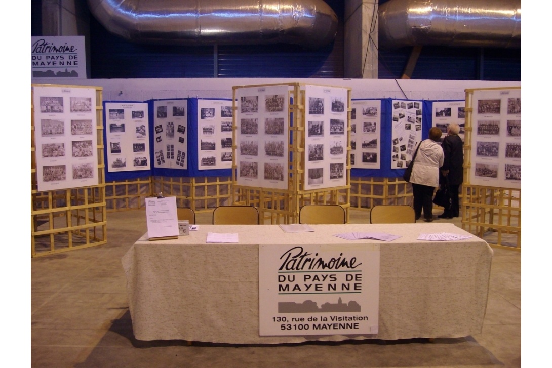 2010, Fête des Associations à Mayenne : Stand du Patrimoine du Pays de Mayenne, spécial photos d'école