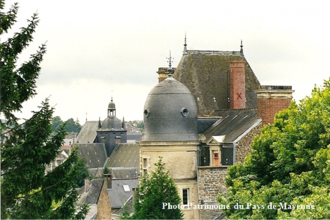 Mayenne - par dessus les toits