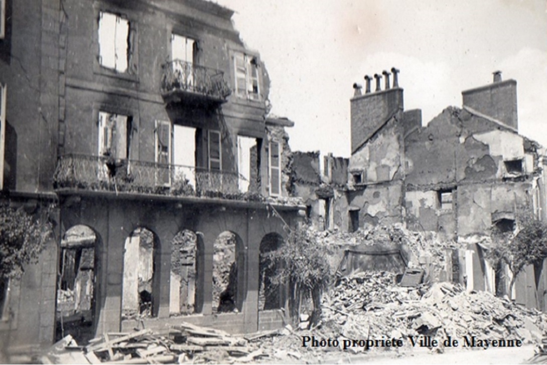 Bombardement de Mayenne - Bd du Général Leclerc (anciennement rue de Bretagne puis Maréchal Pétain)