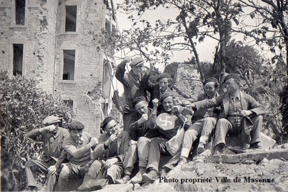 Bombardement de Mayenne - Bâtiment central de l'hôpital et "les gars d'Aron"