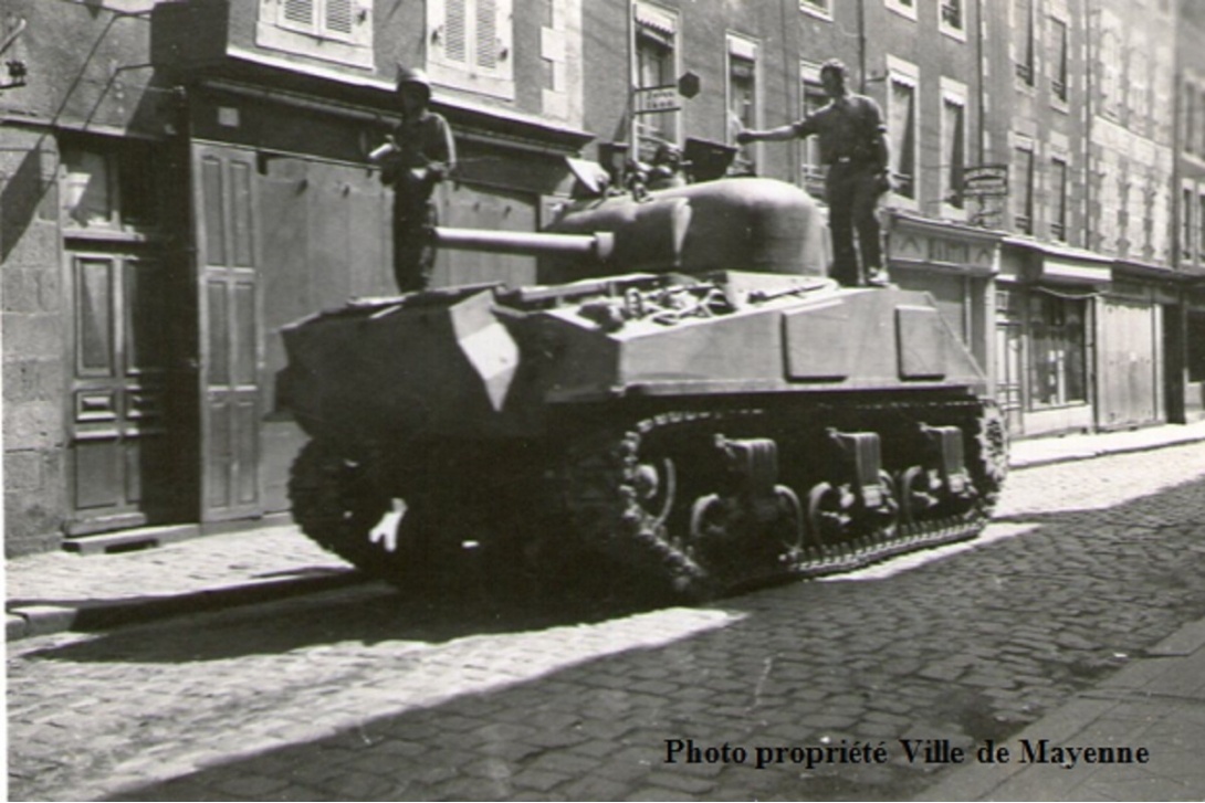 Libération de Mayenne - Rue de Gaulle (anciennement de Baudais)