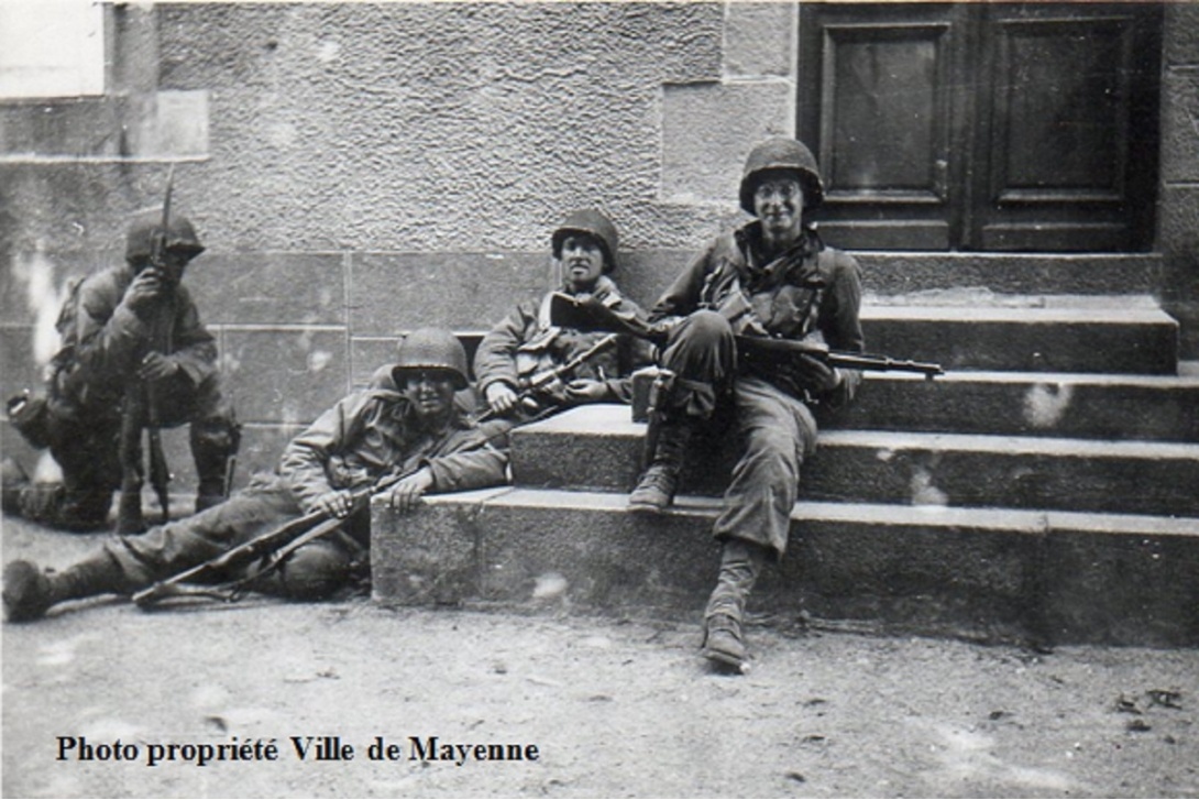 Libération de Mayenne - place Juhel