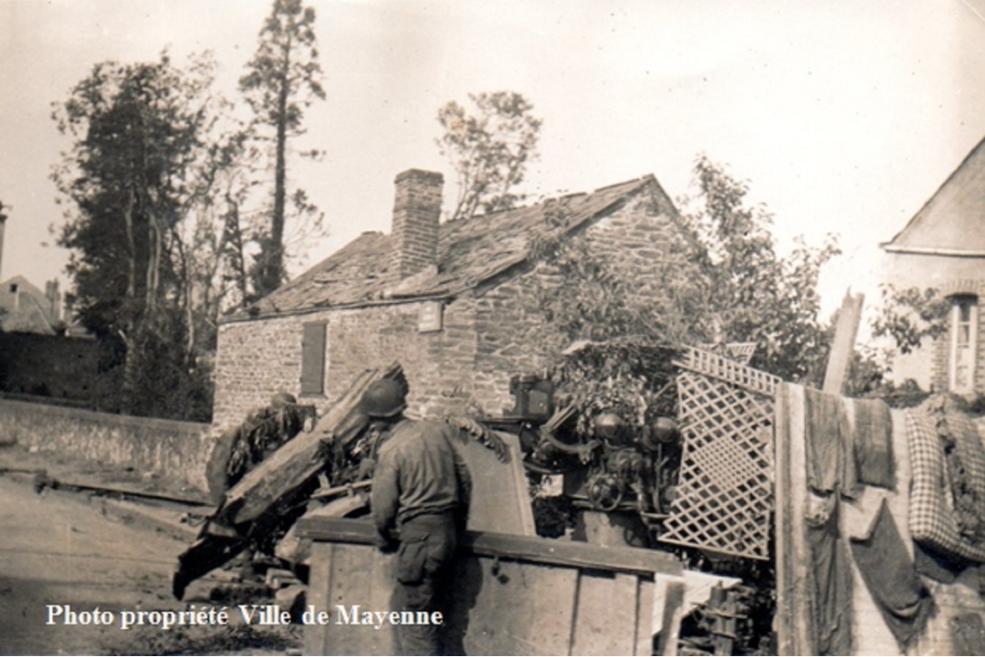 Libération de Mayenne - défenses allemandes rue Dunant (anciennement G. des Riveries)
