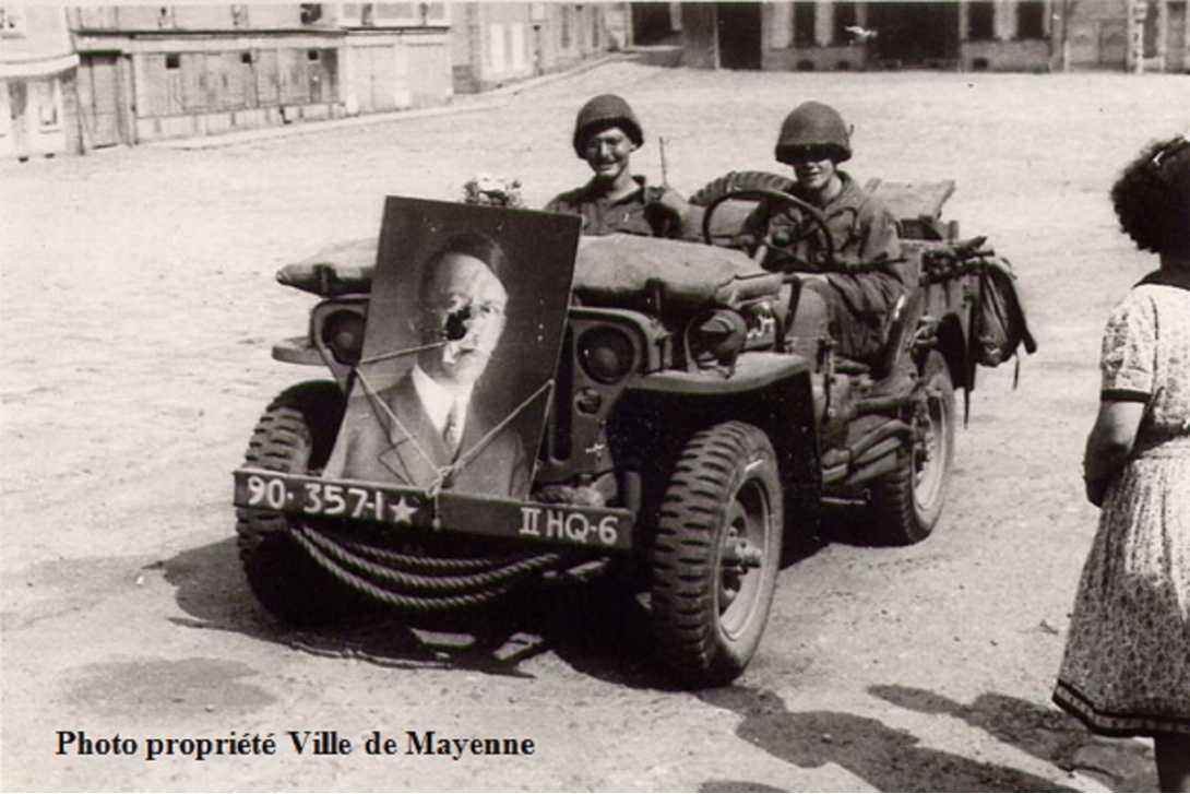 Libération de Mayenne - Place Clemenceau