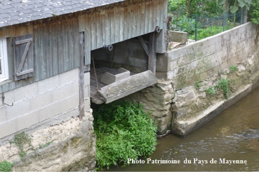 Aron - Lavoir privé, avec mécanisme d'abaissement du plancher de travail (2015)