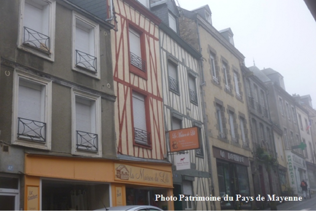 Colombages à Mayenne - du 49 au 51 rue du 130ème RI