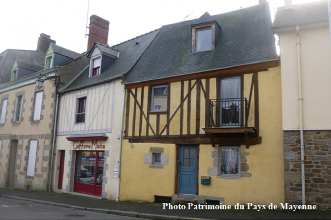 Colombages à Mayenne - place Saint Vincent