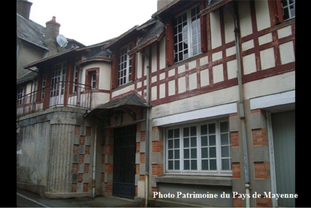 Colombages à Mayenne - rue du Bras d'Or (trompe-l'?il)