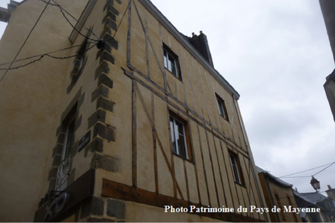 Colombages à Mayenne - rue Vieille des Halles