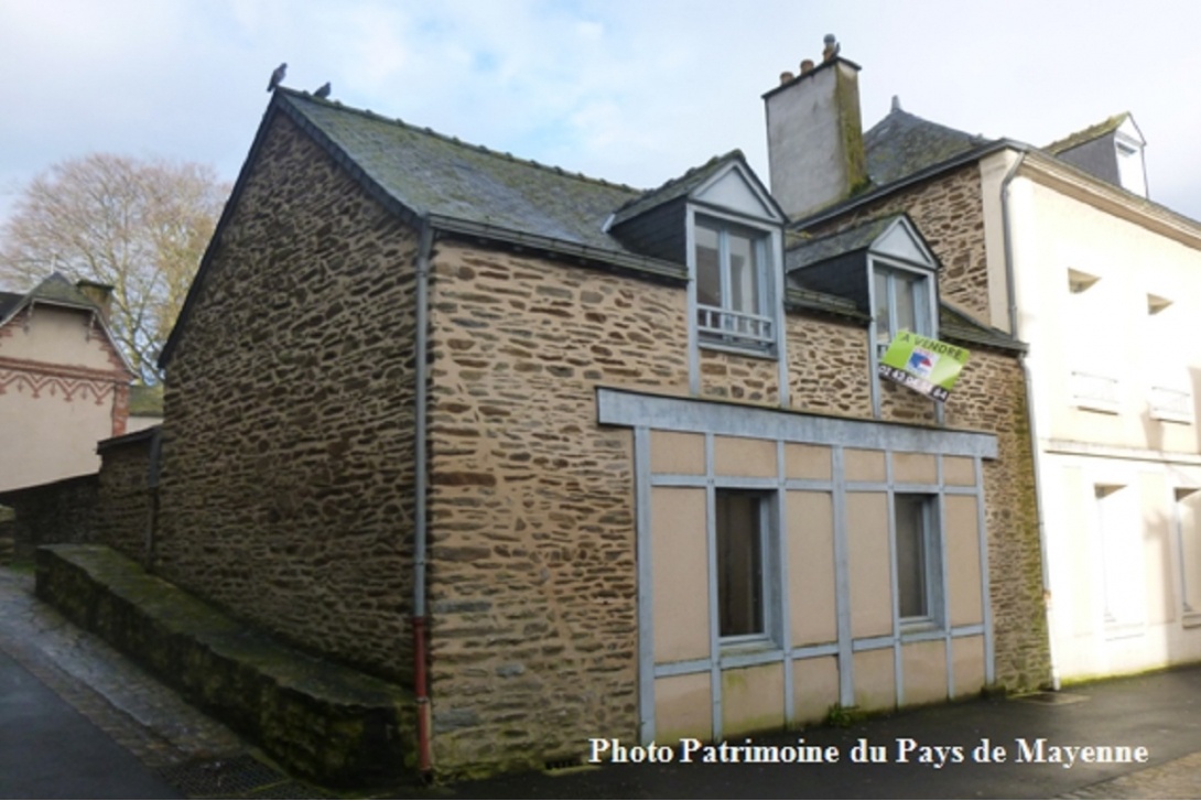 Colombages à Mayenne - rue du Château (trompe-l'?il)