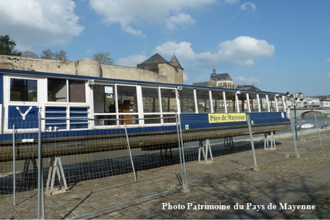 Le Pays de Mayenne sort de son lit - Sécurisation du bâteau-promenade