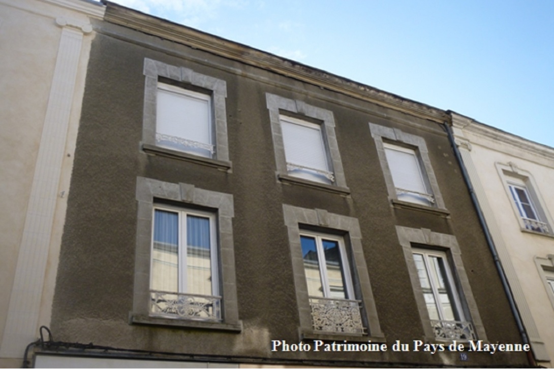 Ces têtes qui vous observent - Mayenne, 19 rue Aristide Briand