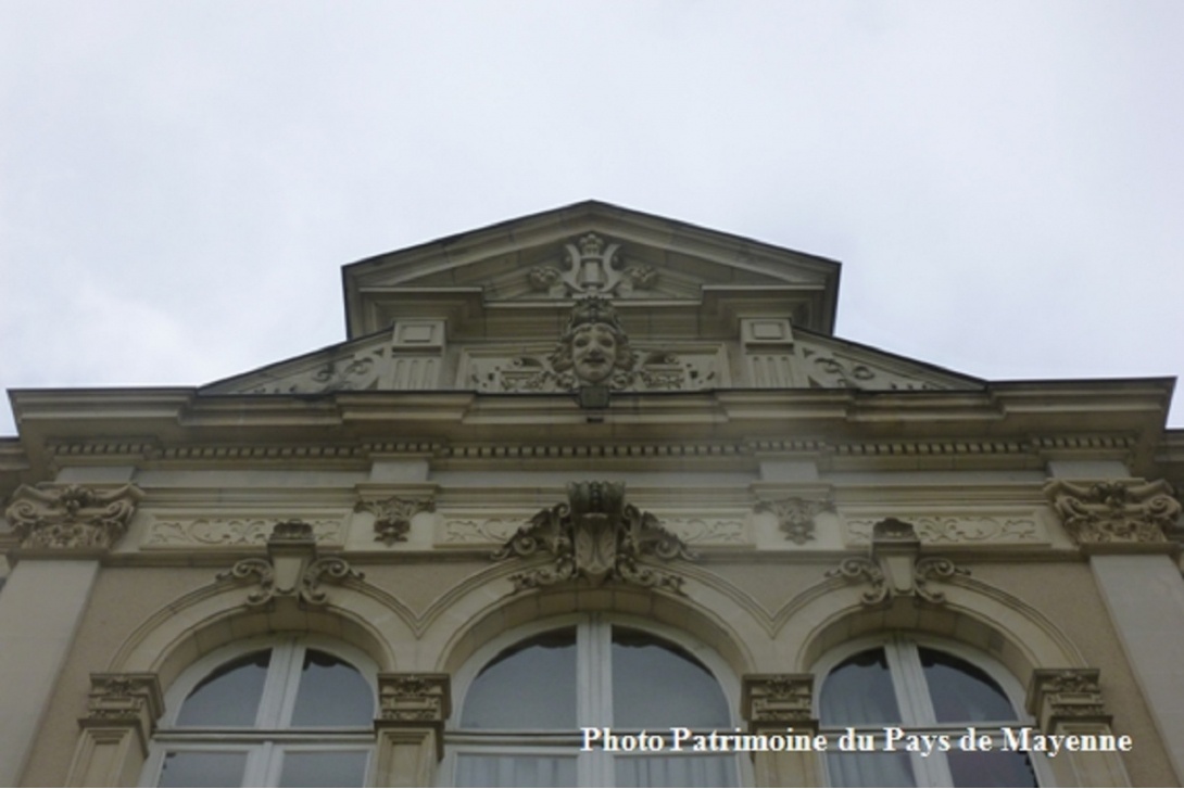 Ces têtes qui vous observent - Mayenne, théâtre