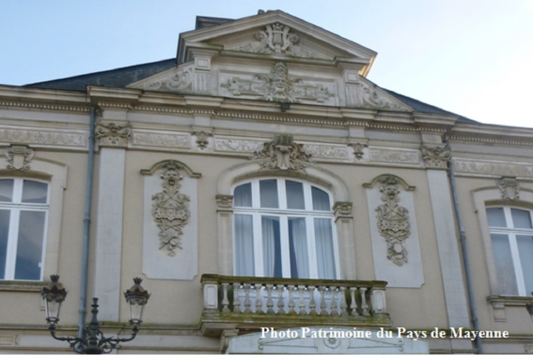 Ces têtes qui vous observent - Mayenne, théâtre