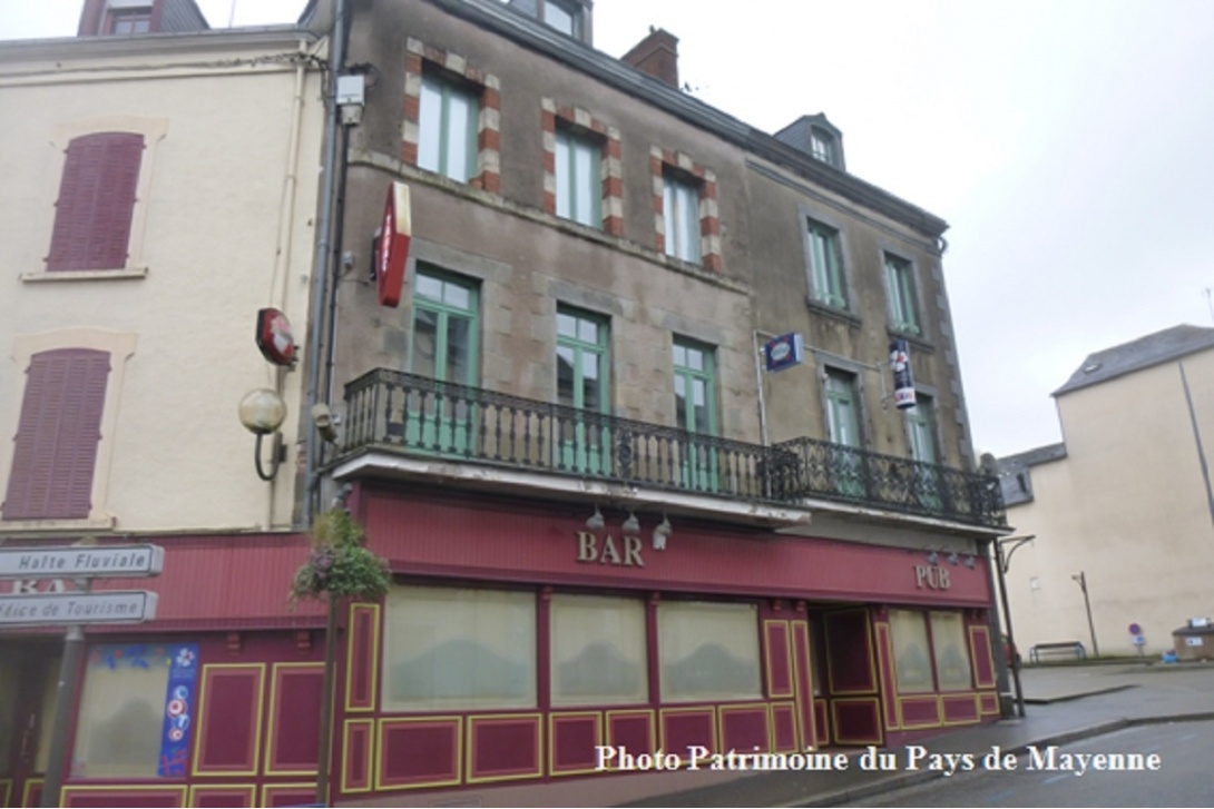 Ces têtes qui vous observent - Mayenne, rue Saint Martin