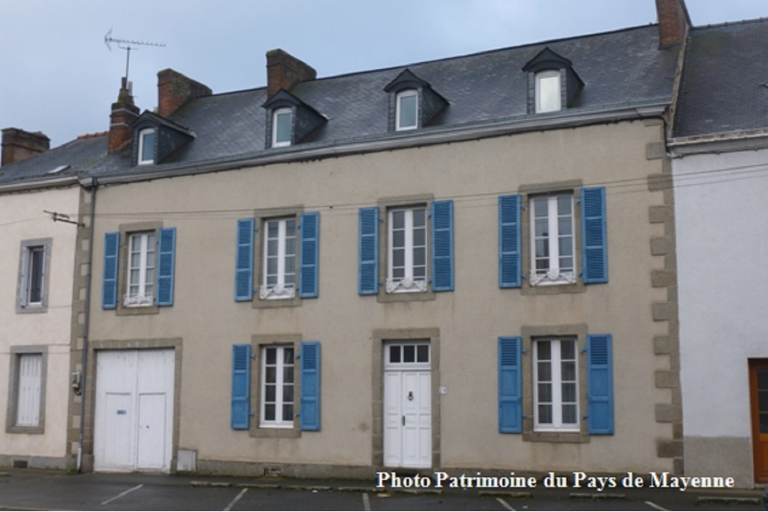 Ces têtes qui vous observent - Mayenne, 24 bd du Général Leclerc