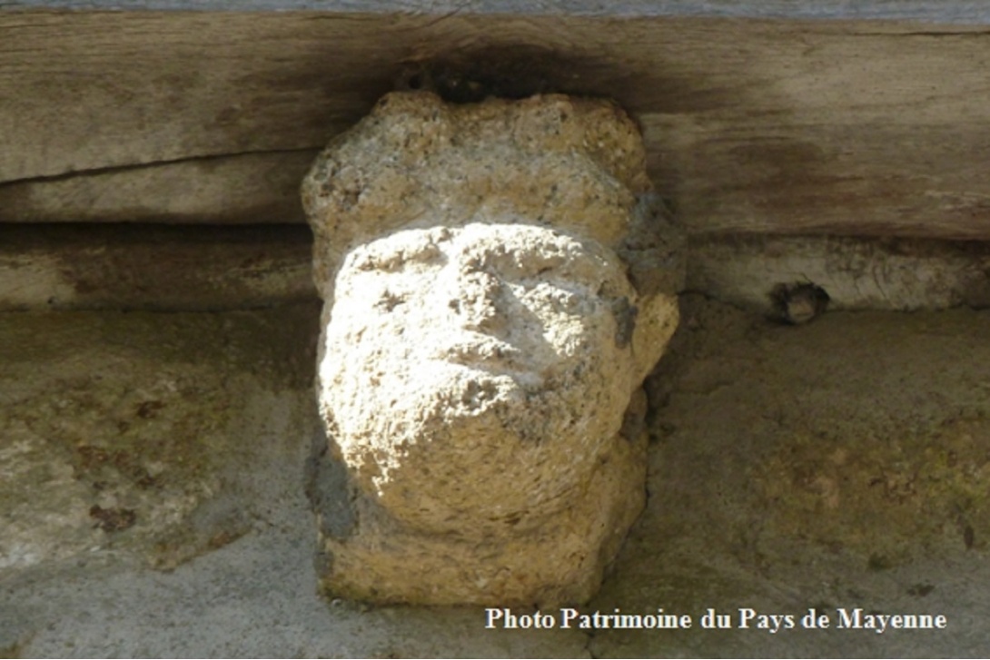 Ces têtes qui vous observent - Mayenne, Eglise Saint Martin