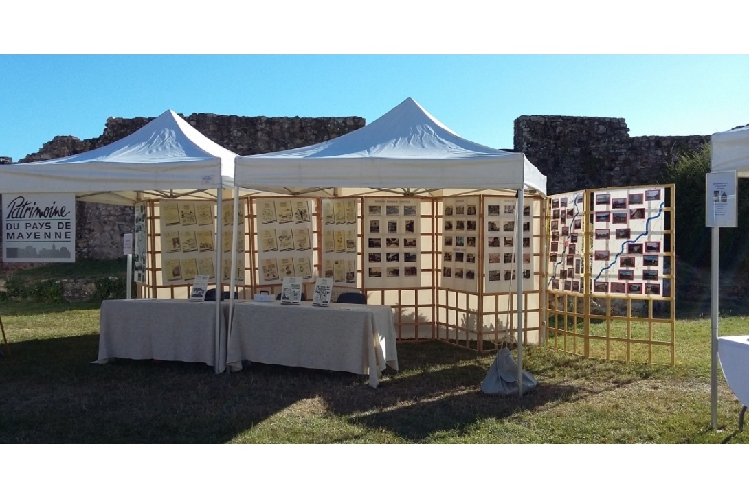 Marché du Livre à Sainte-Suzanne - Stand du Patrimoine du Pays de Mayenne