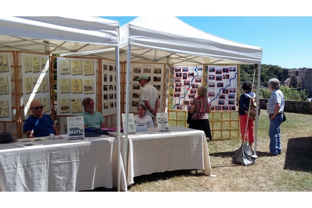 Marché du Livre à Sainte-Suzanne - Stand du Patrimoine du Pays de Mayenne