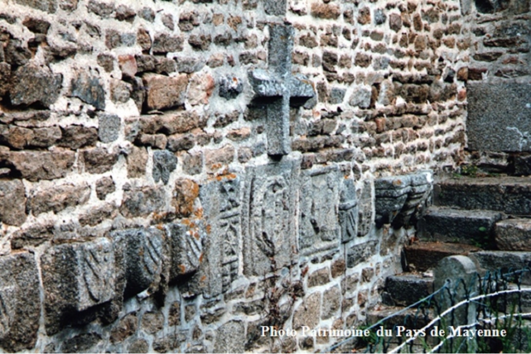 Marcillé-la-Ville - Mur de l'église Saint-Martin (1997)