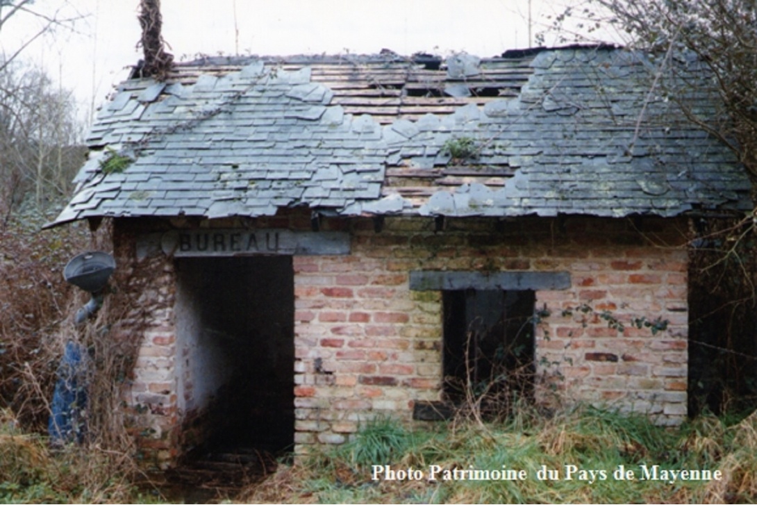 Moulay - Bureau de paie des fours à chaux (photo de 1994, actuellement démoli)