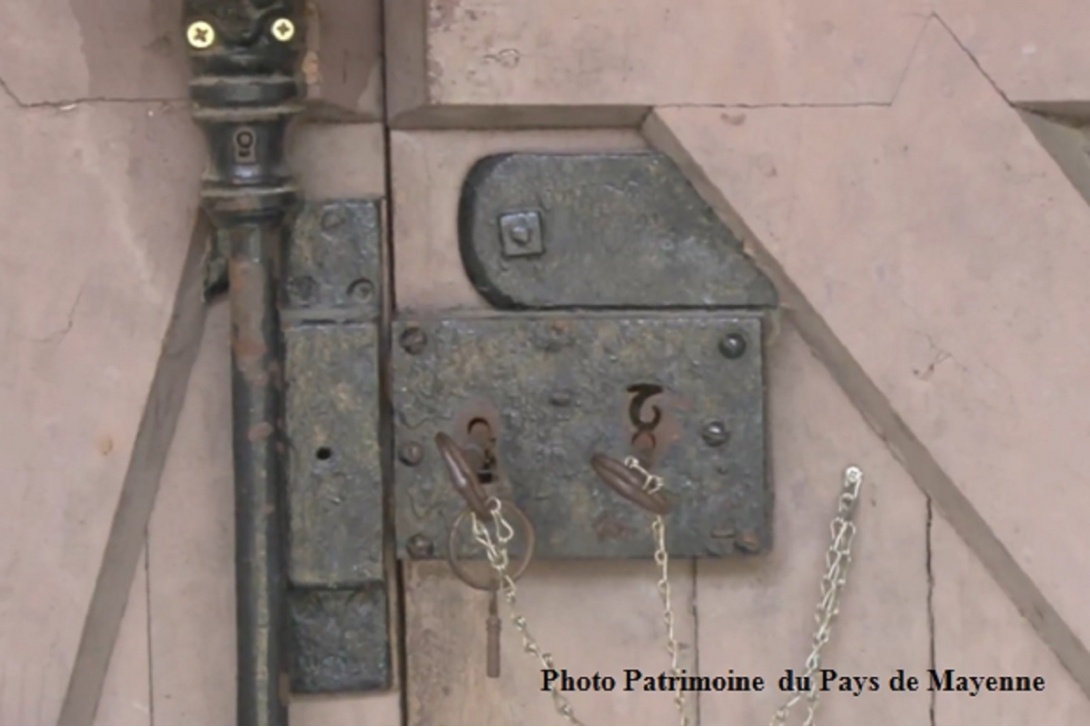 La Visitation de Mayenne - Porte d'entrée dans la clôture