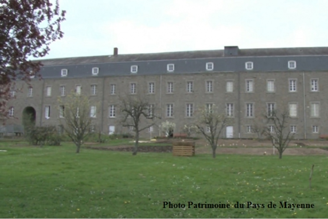 La Visitation de Mayenne - Jardin et bâtiment de 1880